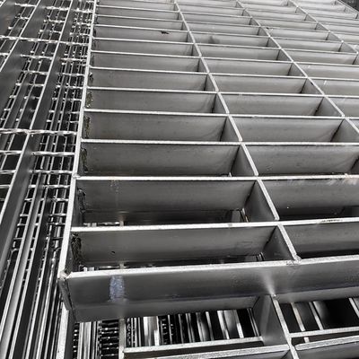 Vlekkeloos staal vloerdekrassen met machineperswelding