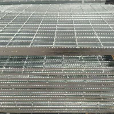 Veelzijdige industriële stalen roosters voor sterke en stabiele structuren