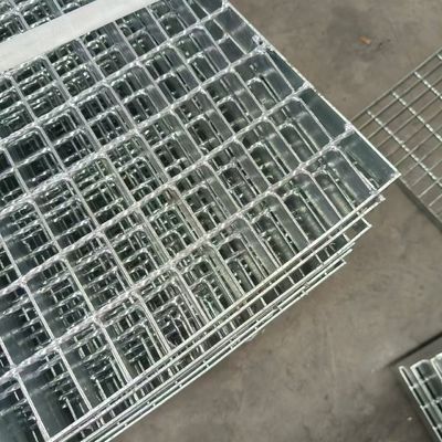 Op maat gemaakte roosters tegen gladheid voor industriële toepassingen