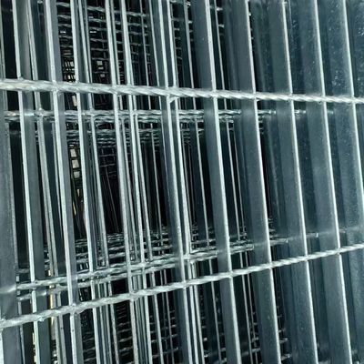 Warm gegalvaniseerd glad zilveren traliewerk met 30 mm platte lagerstaaf