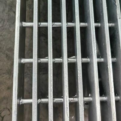 Zilveroppervlakte Industriële stalen roostermachine onder druk gelast Gemakkelijke installaties Sinds 1990