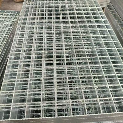 Koud gegalvaniseerd industriële stalen rooster met 100 mm staafscheiding