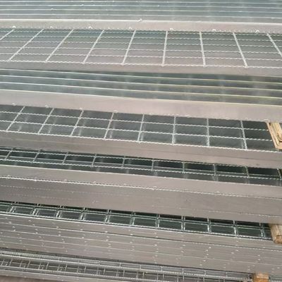 Aesthetically Pleasing Steel Grating, Enhancing Site Image (Variant 2)