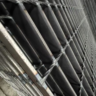 Roestvrij staal anti-slip rooster gemakkelijk te installeren Uitstekende duurzaamheid en corrosiebestendigheid