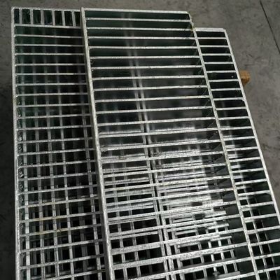 Anti-slip gegalvaniseerd rechthoekig stalen rooster met uitstekende slijtvastheid
