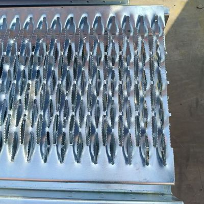 Sterk en stevig getinte stalen rooster met 50 mm en 100 mm staafstand