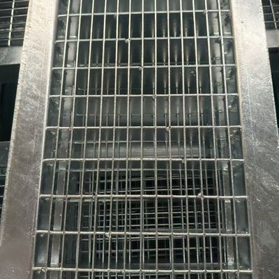Corrosiebestendige, warm gedompelde gegalvaniseerde stalen rooster beschermende ventilatieoppervlak Chinese stijl ontwerp