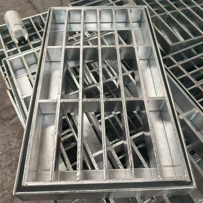 Laser snijden Heteroseksuele stalen rooster verschillende vormen Buigvertoning Metalen bouwmaterialen Product