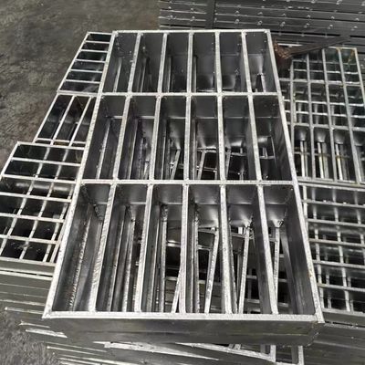Glanzend oppervlak Bar Grating Mesh / Flat Steel Grating met Flat Bars Modern Style Hot gegalvaniseerd