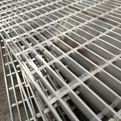 Warm gedompeld zilver gegalvaniseerd stalen rooster industrieel platform met 30 mm pitch
