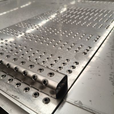 Platte oppervlakken Metalen geperforeerde plaat 10*10 mm Hoolgrootte Optimale functionaliteit