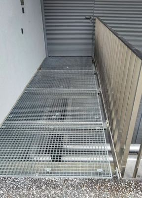Q345 Niet-glijdend platte staalroosterplatform voor veilige duurzame vloeroplossing