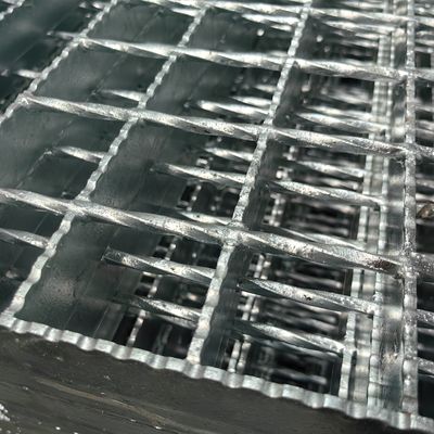 Gegalvaniseerde industriële stalen roosten gemaakt van patroonplaat machine druklassen