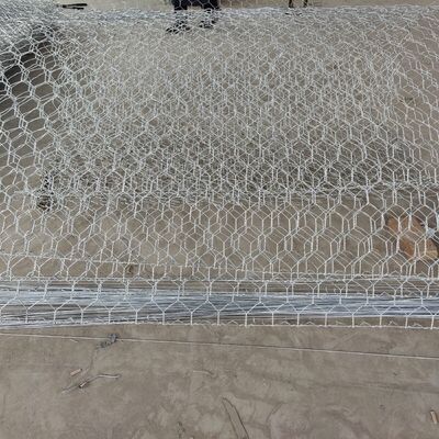 Gabion Draadgaas met hoge sterkte metaaldraden geweven tot gaaskooien voor hydraulische techniek en milieubeheer