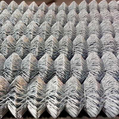 Kettinghekwerk met Duurzaam Metalen Gaas met Gelijkmatig Verdeelde Gaten voor Uitstekende Compressie- en Trekprestaties