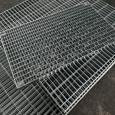 Industriële stalen roosters hebben professionele parameters en voldoen aan de prestatienormen van OSHA en EN.