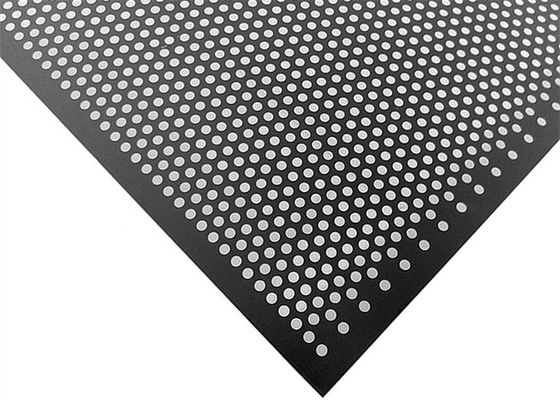 Vloeistaalmateriaal Geen Afwerking Geperforeerd Mesh Plate 12.7mm Gewankelde Centra